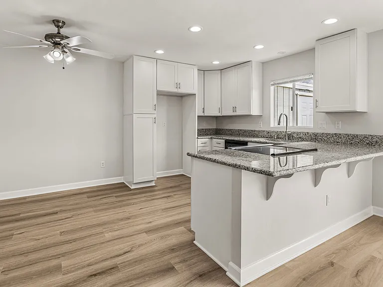 1809 Eastwood Ln — Photo 3