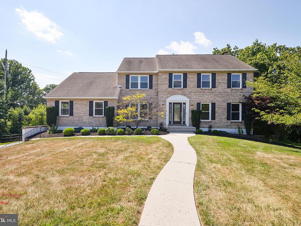 1st image of 239 Hawkes Ct