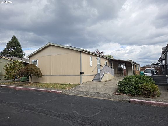 2nd image of 1949 SE Palmquist Rd Unit 121