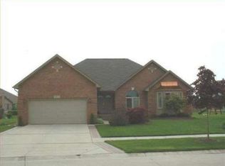 49610 Streamwood Dr, Macomb, MI