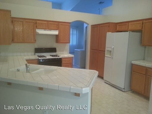 2nd image of 3341 Sabino Canyon St