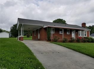 120 Columbus St, Mount Airy, NC 27030