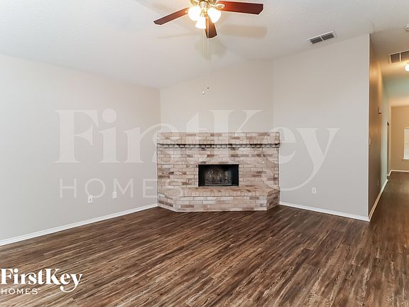 3rd image of 305 Sweetwater Dr