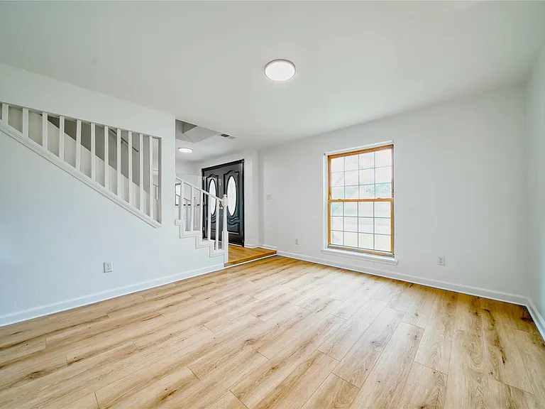 7914 Oakington Dr — Photo 28