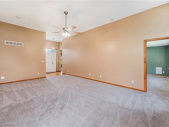 4th image of 11180 Riverview Ave