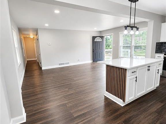 3rd image of 2898 Meadowview Dr SE