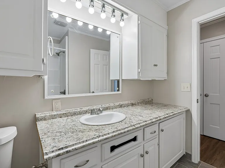 Bathroom 1-1