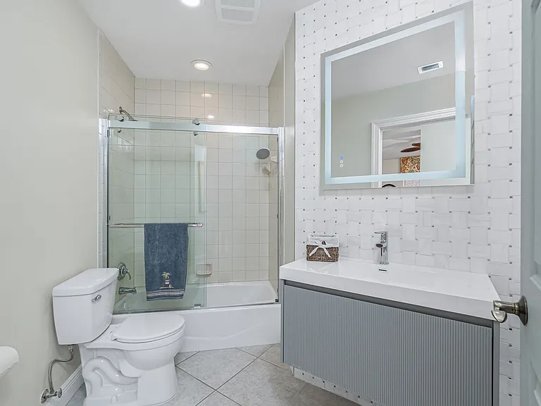 3313 Sunset Key Cir #701 — Photo 39