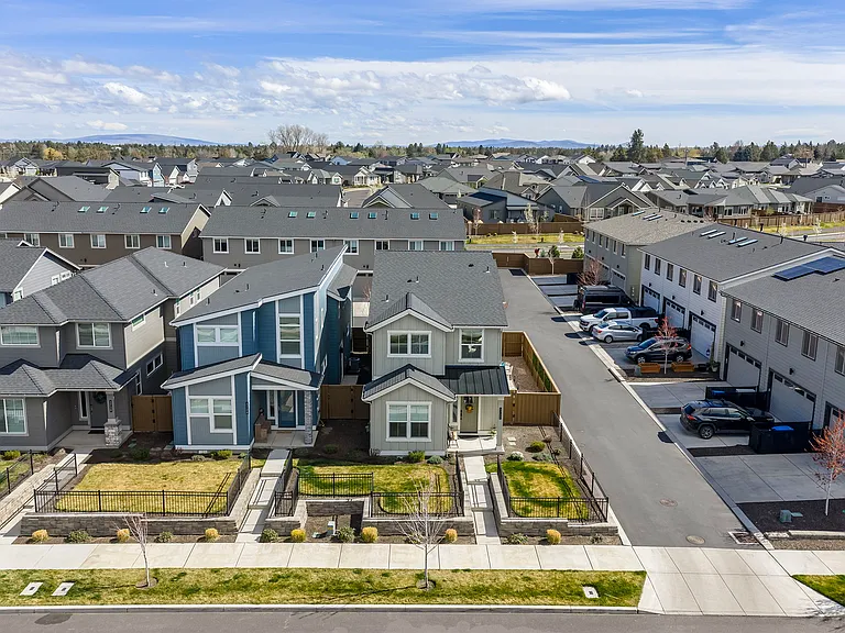 3722 NE Petrosa Ave — Photo 45