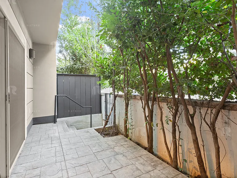 5056 Laurel Canyon Blvd — Photo 6