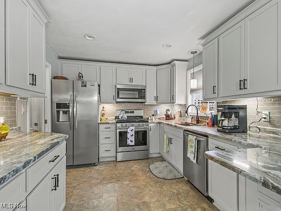 3rd image of 1264 Valley View Dr