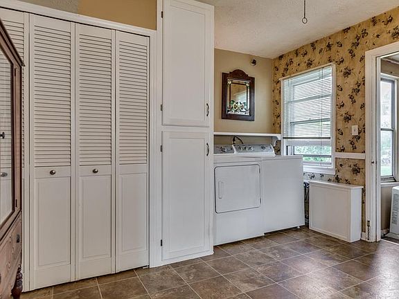 5th image of 29604 Cresthaven Dr