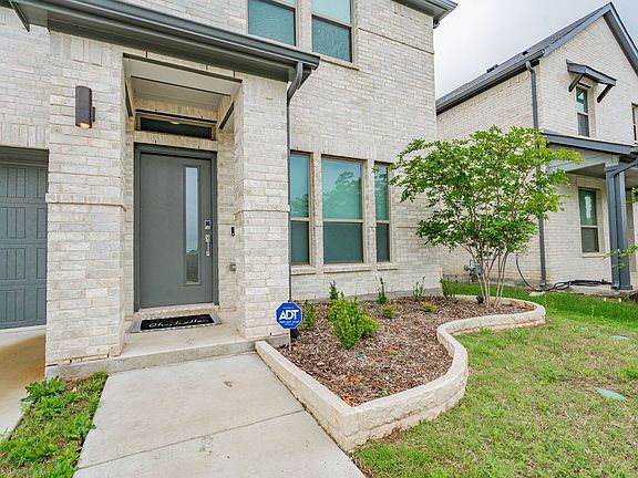 2nd image of 1136 Blue Ridge Pl