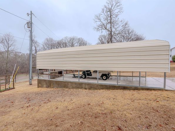 708 Wilson Dam Cir, Sheffield, AL 35660