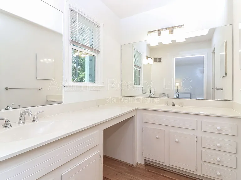 1381 Old Virginia Ct SE — Photo 12