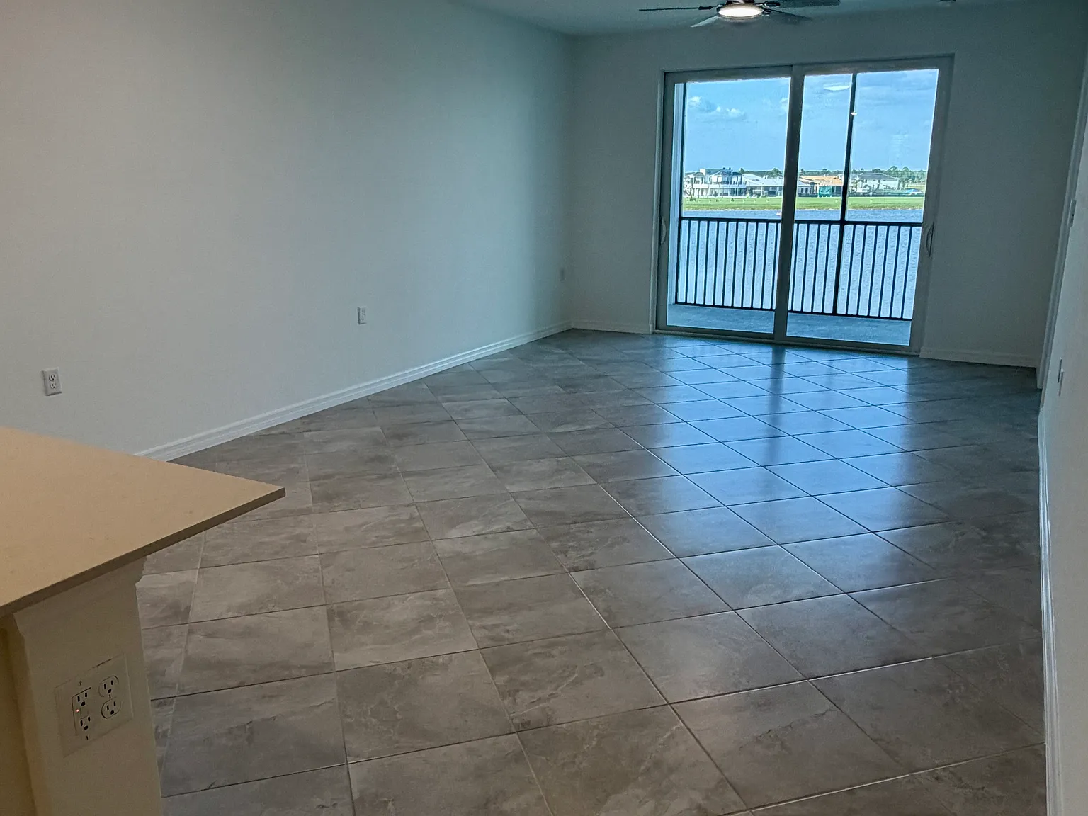 2 bed, 1154 sqft, $2,100 — Photo 3