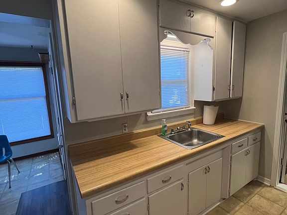 3rd image of 3114 NW 41st St
