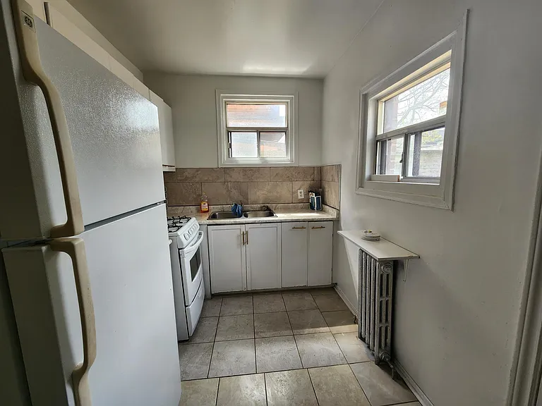 150 Robert St #1 — Photo 12