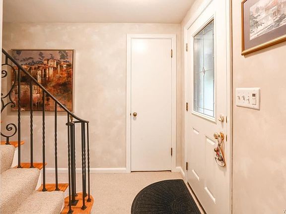3rd image of 28 Huxley Dr