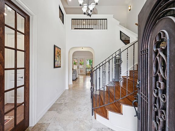 4th image of 8525 Briarwood Ln