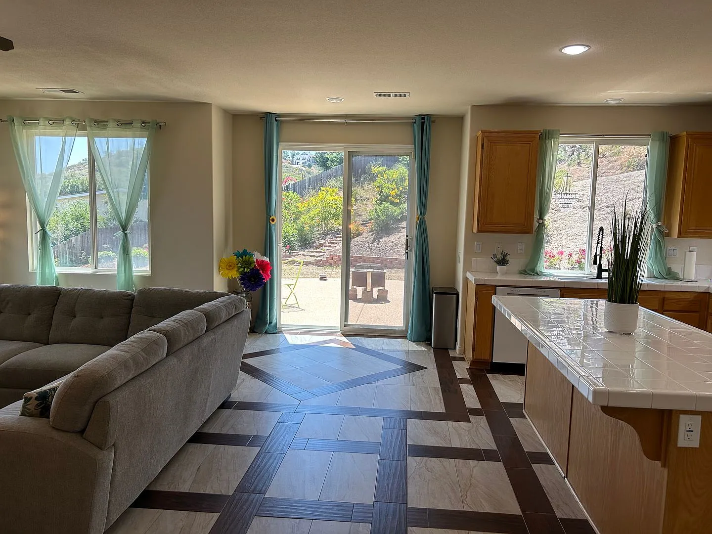 Gorgeous Escondido Home With Amazing View — Photo 4