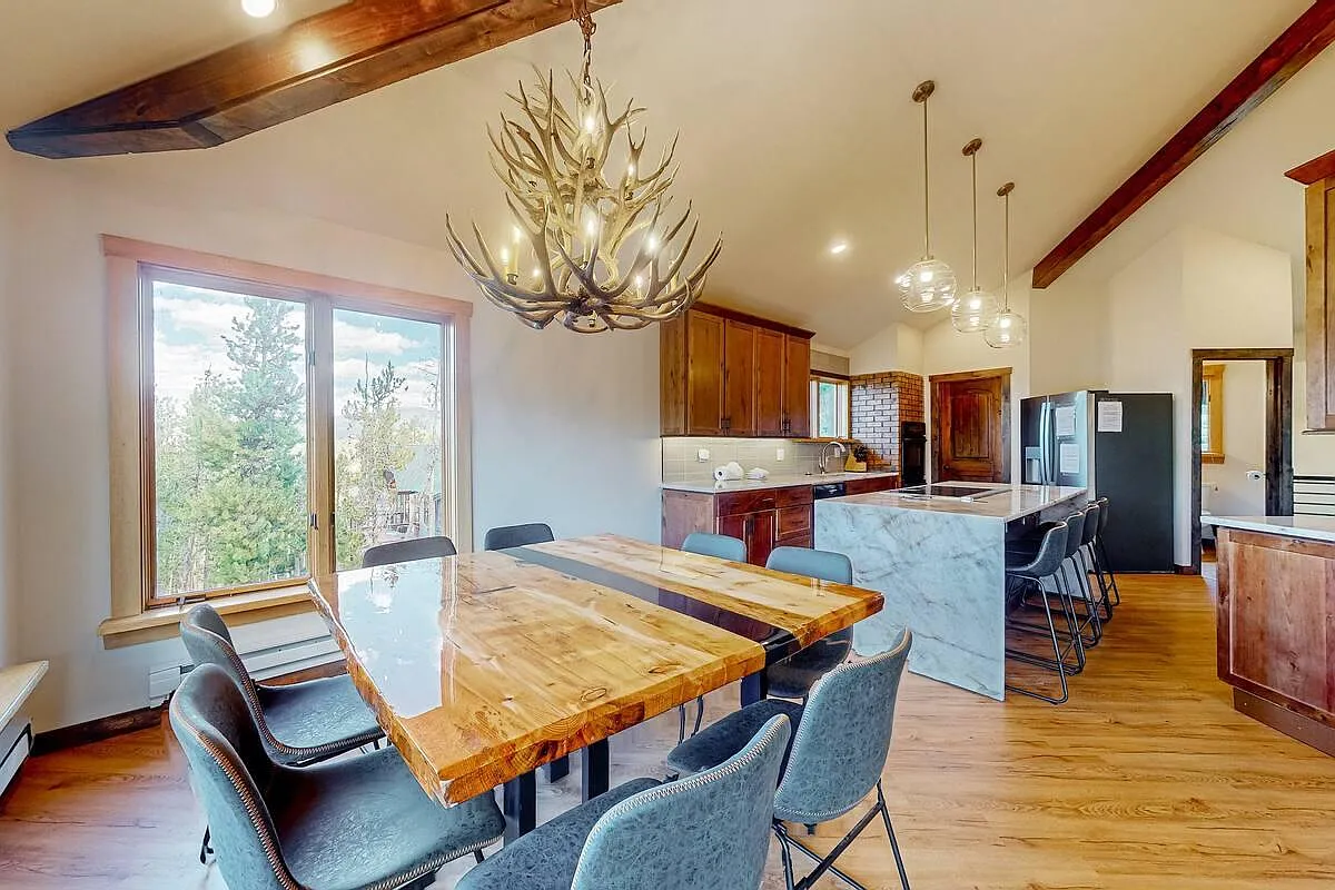 5 bed, 3.5 bath, 3100 sqft, $7,500 — Photo 2