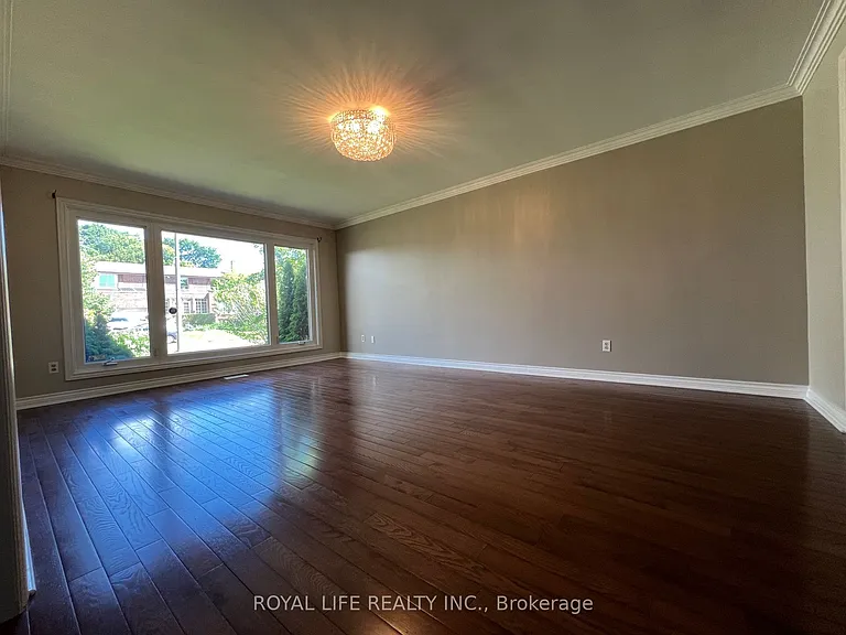 10 Saddletree Dr — Photo 2