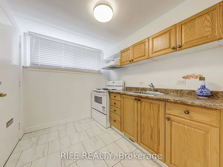 387 Willowdale Ave — Photo 12