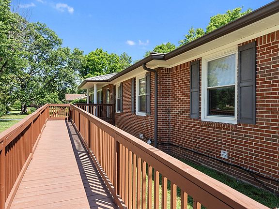 3rd image of 211 Stonewall Rd