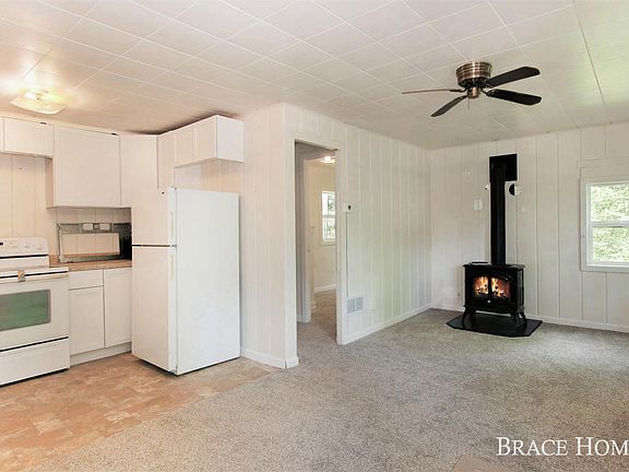5th image of 11229 Lake St