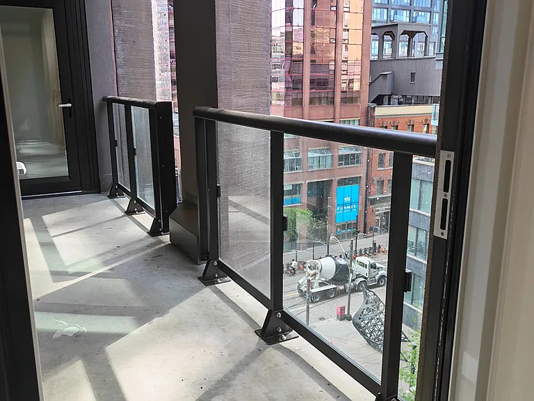 400 King St W #621 — Photo 12