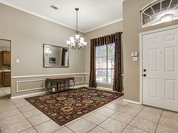 4th image of 2613 Grasmere St