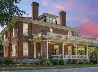 135 Cambridge Ave E, Greenwood, SC 29646