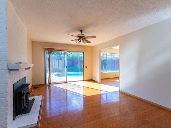 3rd image of 947 Longwood Ln