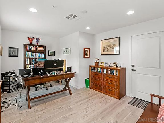 4th image of 3750 3rd Ave Unit 2