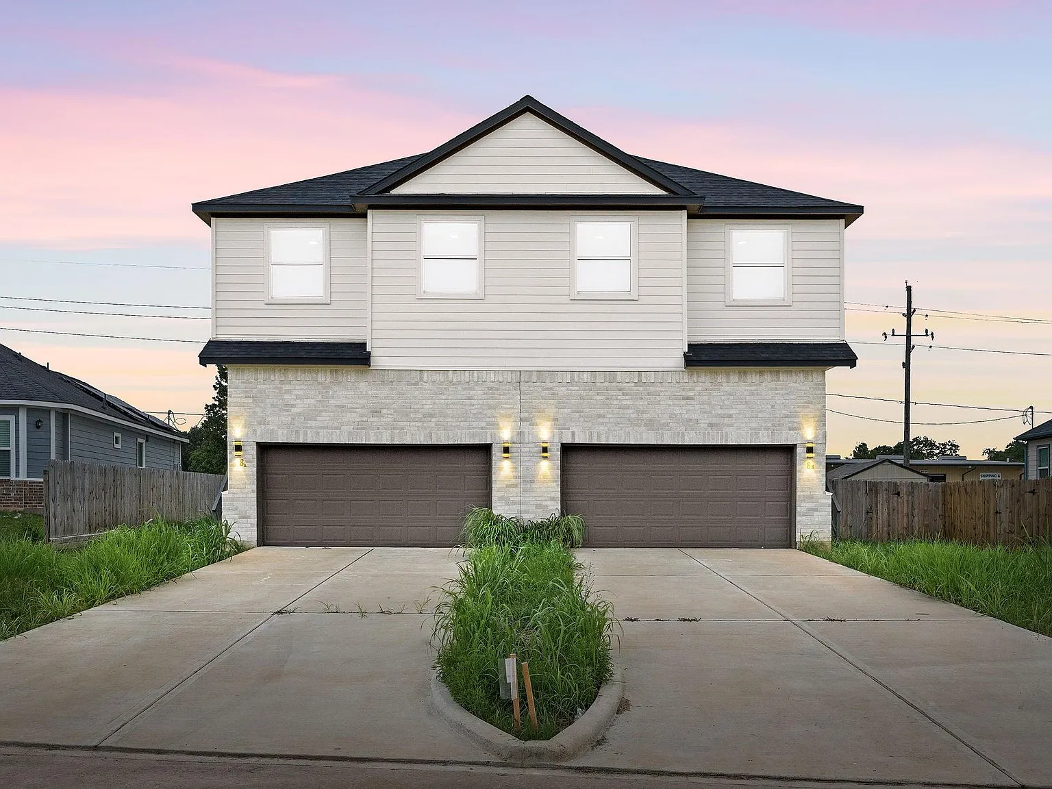 4 bed, 2.5 bath, 2050 sqft, $1,900 — Photo 1