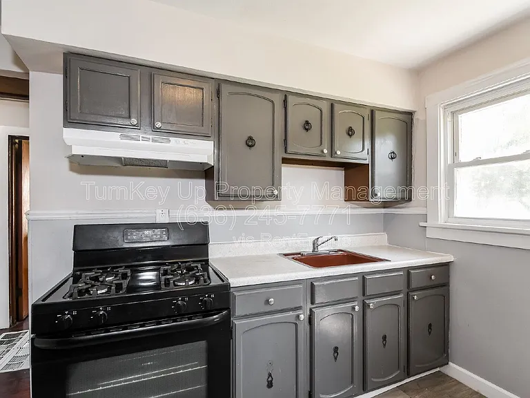 422 Plaza Ave — Photo 6