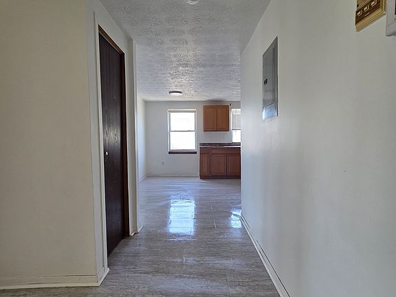 2nd image of 1845 Emerson Ave APT B5