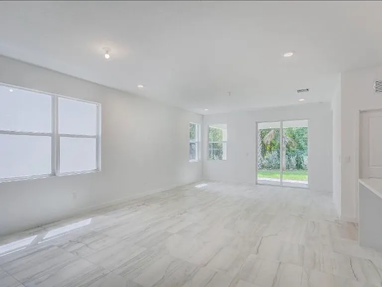1100 Limestone Creek Rd — Photo 8