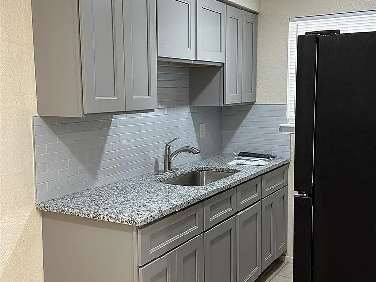 1231 N Lbj Dr #9 — Photo 4