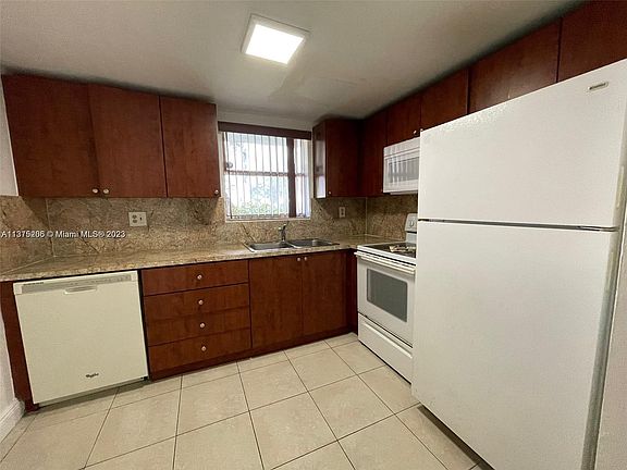 4th image of 9375 Fontainebleau Blvd APT L118