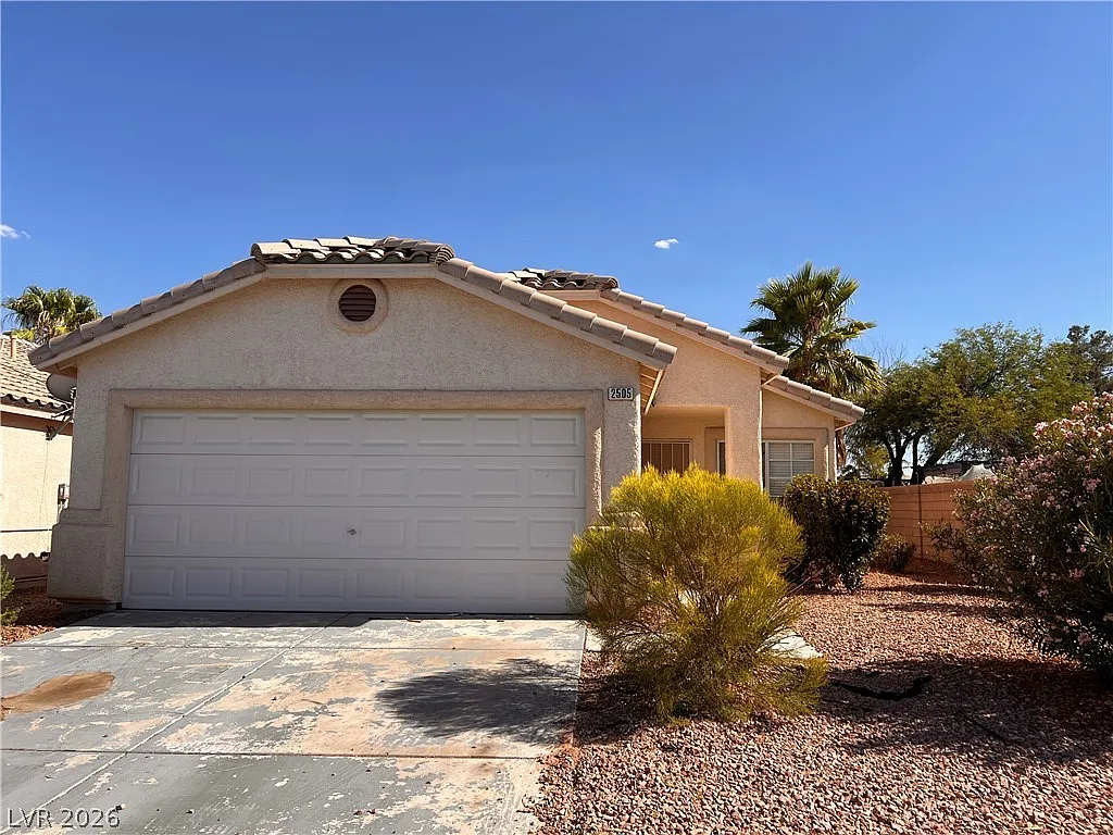 3 bed, 2.0 bath, 1230 sqft, $1,750 — Photo 1