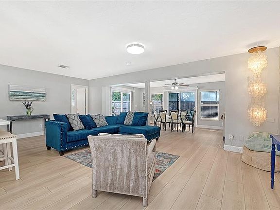 5th image of 6515 Colonial Dr