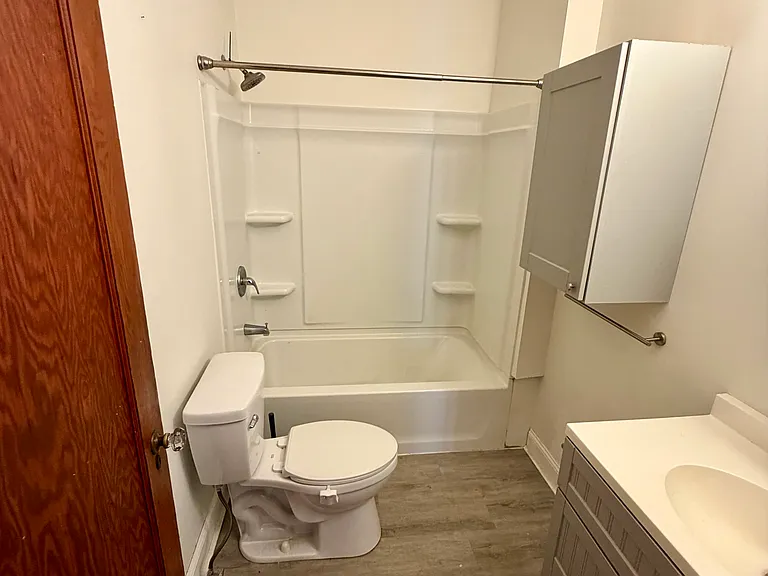 554-556 Whittier Ave #2 — Photo 9