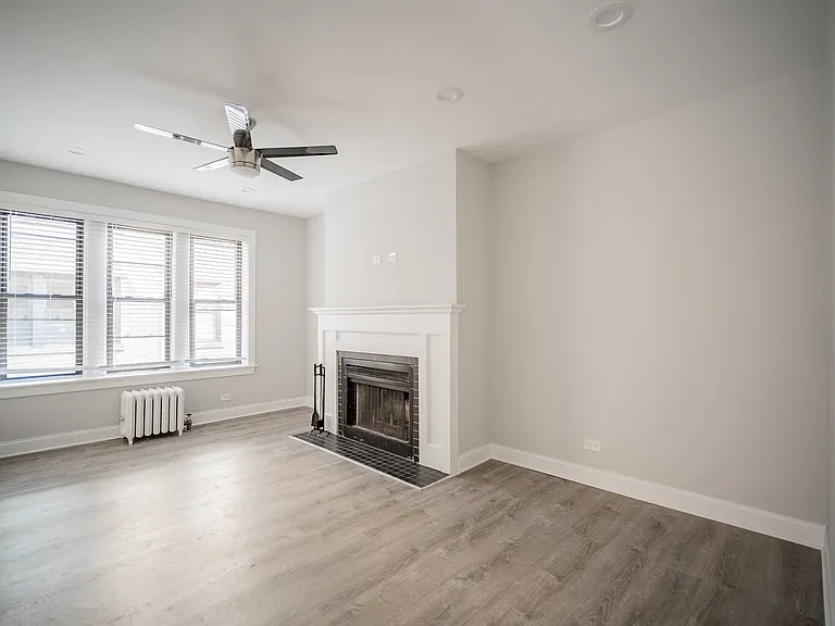 627-41 W Roscoe St — Photo 14
