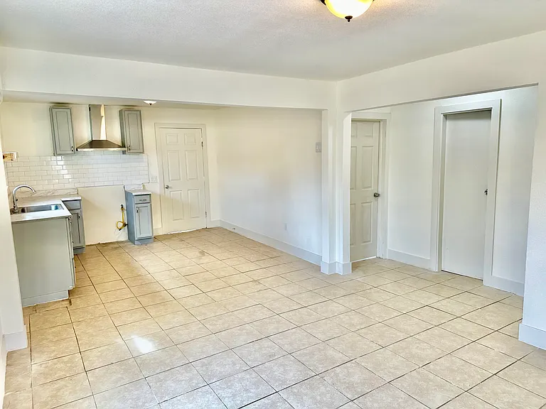 426 Vineyard Ave — Photo 8