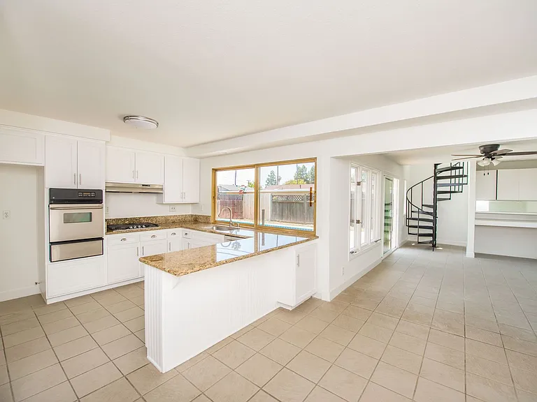 3069 Hayes Ave — Photo 3