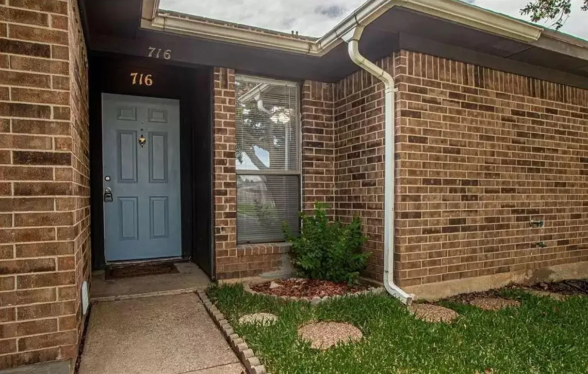 2 bed, 1116 sqft, $1,950 — Photo 2