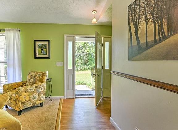 3rd image of 111 Chapman Dr