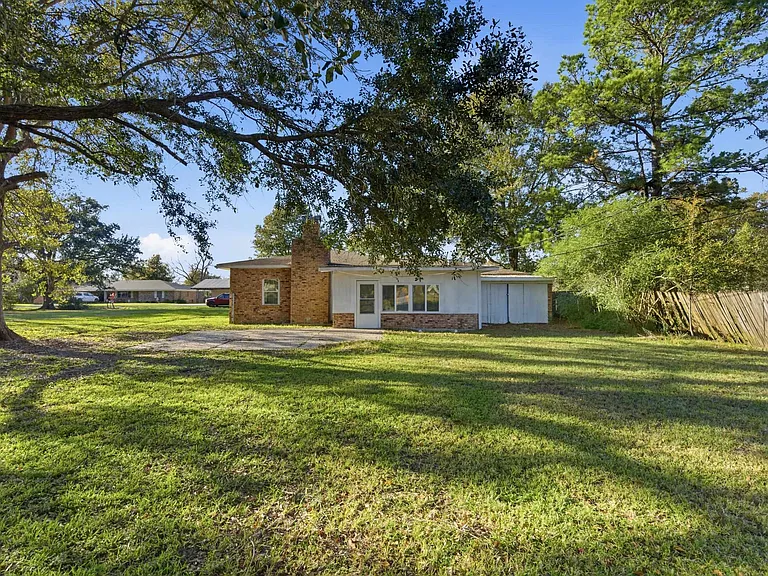 452 Scenic Dr — Photo 3